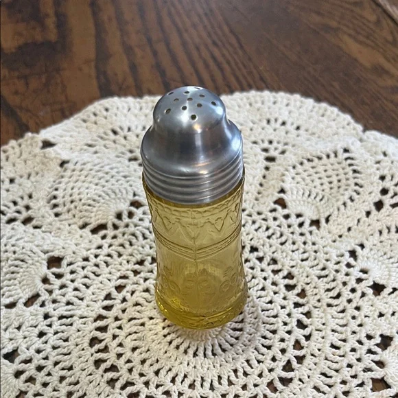 Vintage Yellow depression Glass salt Shaker with Silver Lid - Picture 1 of 3